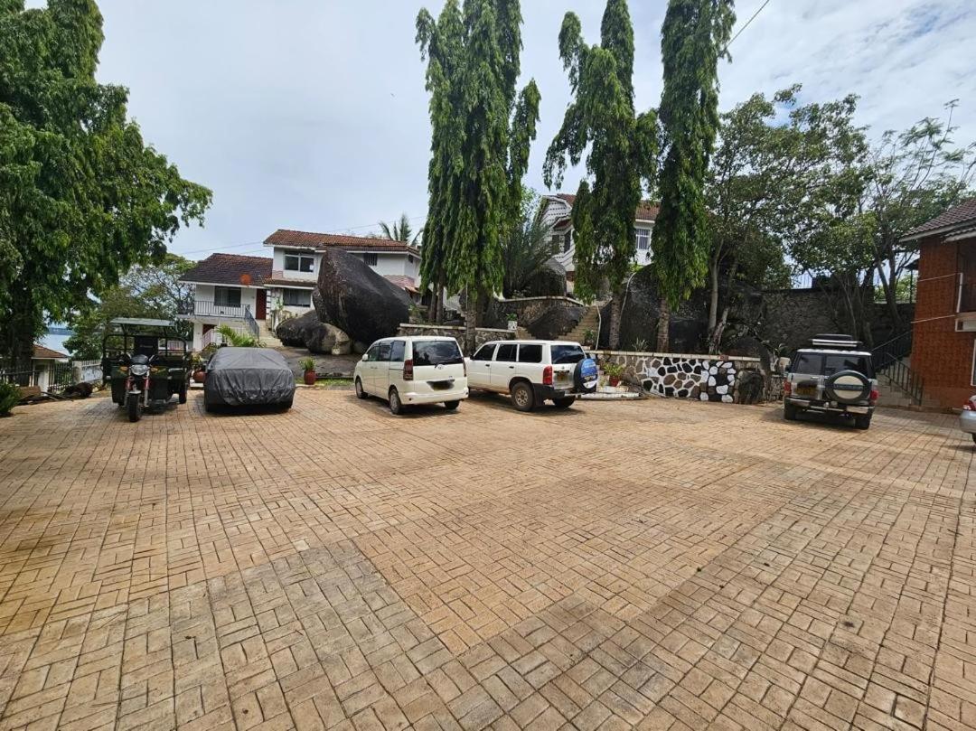 Cozy Home on Rocks Mwanza Exterior photo