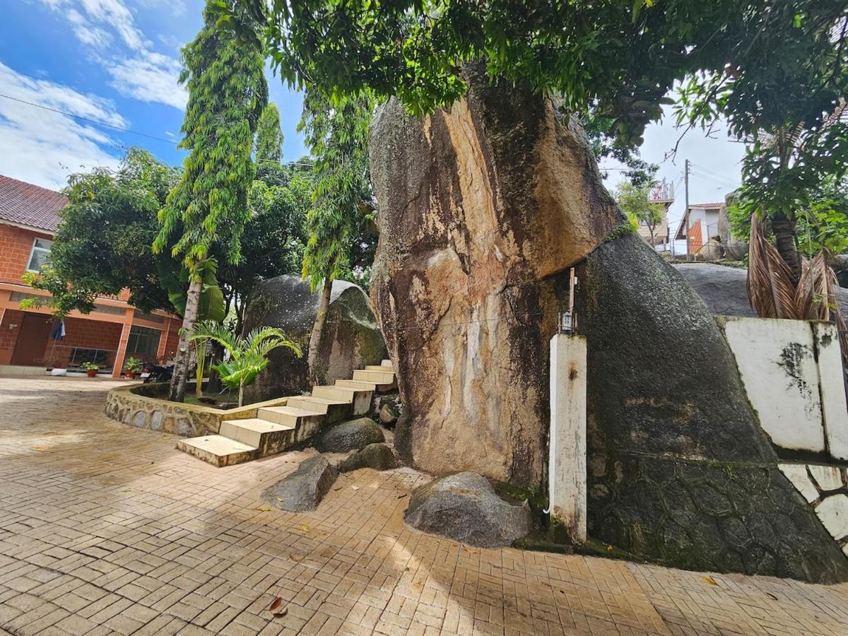 Cozy Home on Rocks Mwanza Exterior photo